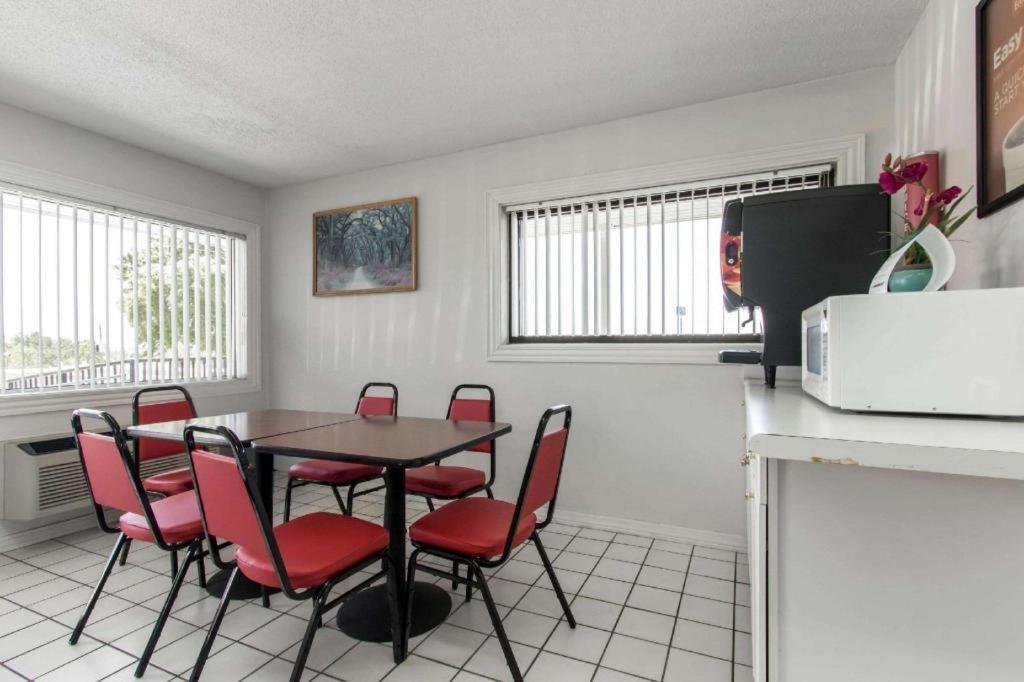 Econo Lodge Crestview Exteriör bild